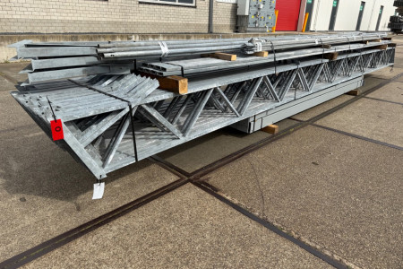 12.80 x 28.00m (358.4m²)